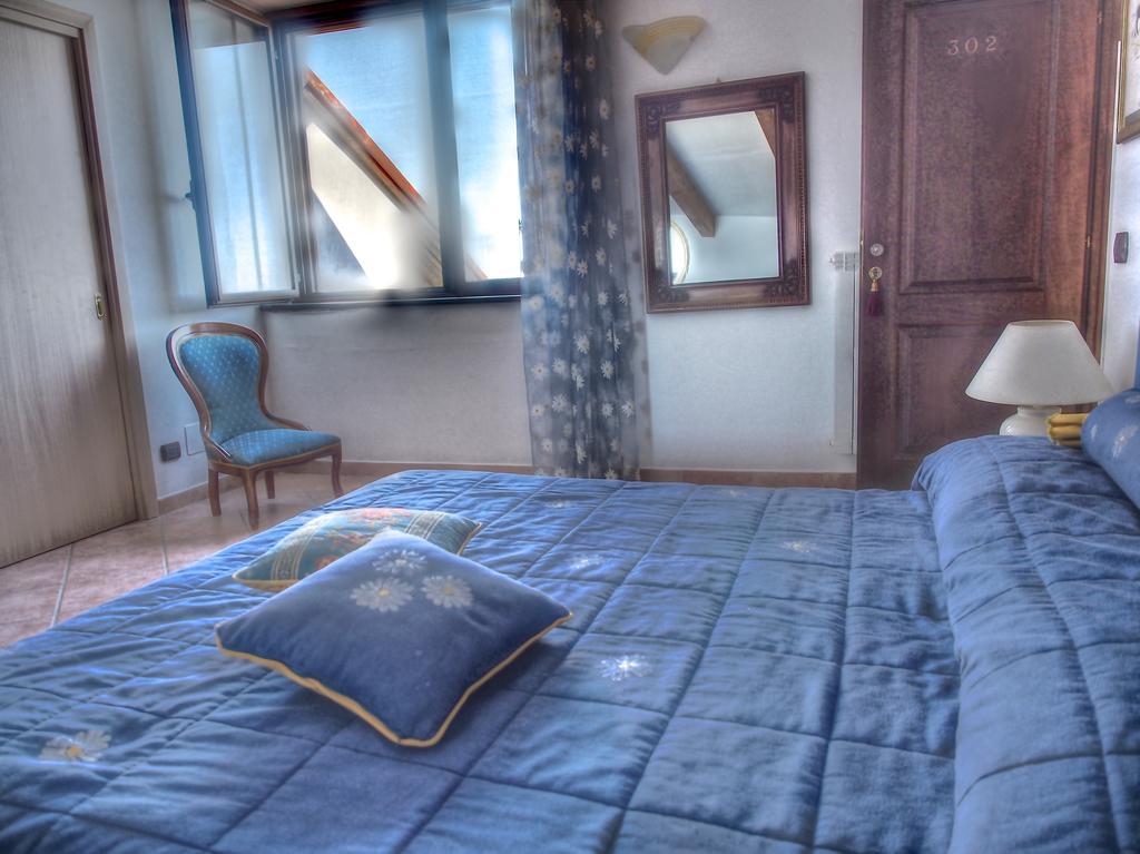 أَجيرولا Villa Donna Fausta الغرفة الصورة